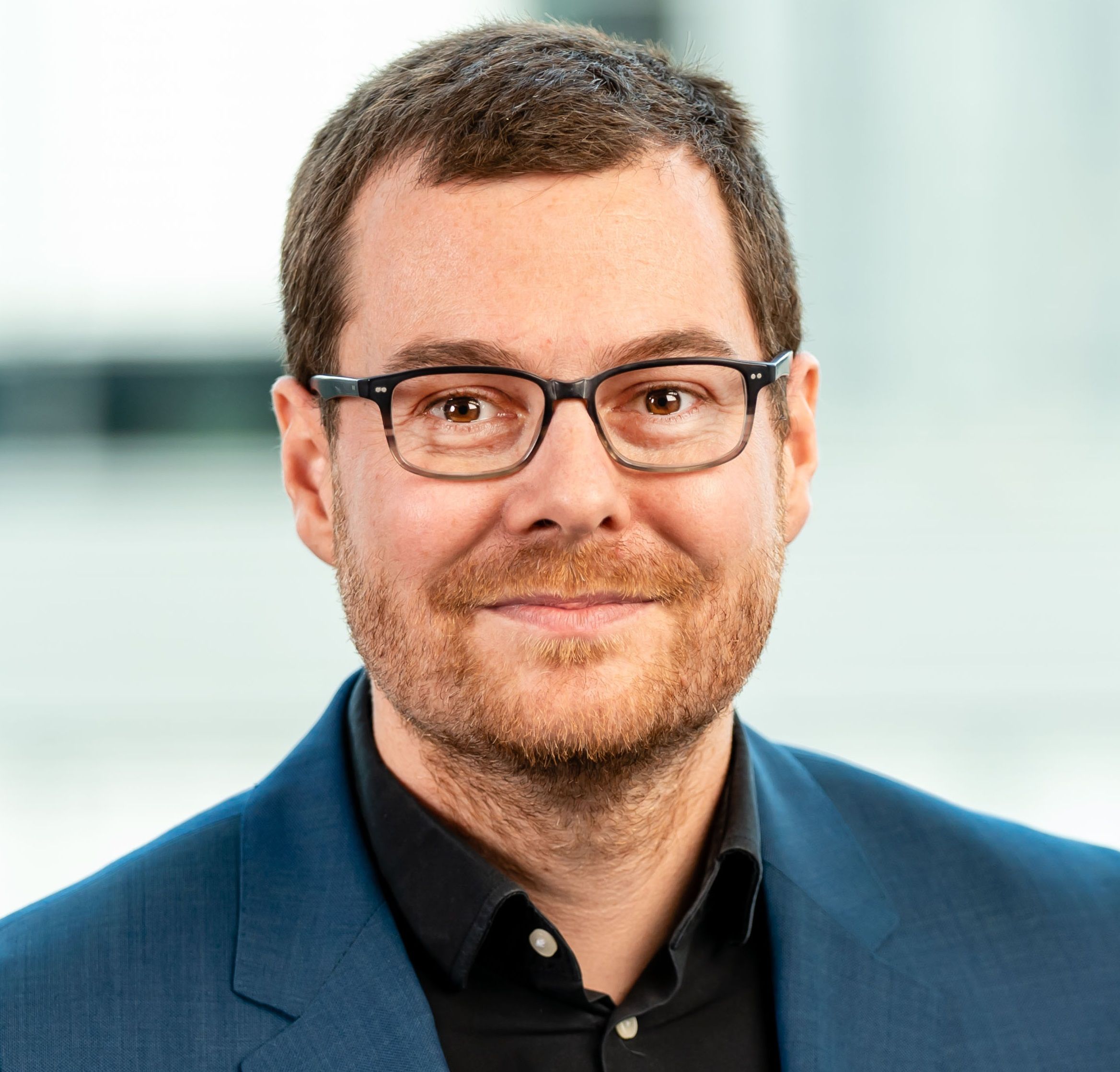 Das Bild zeigt Dr. Lars Kroll.