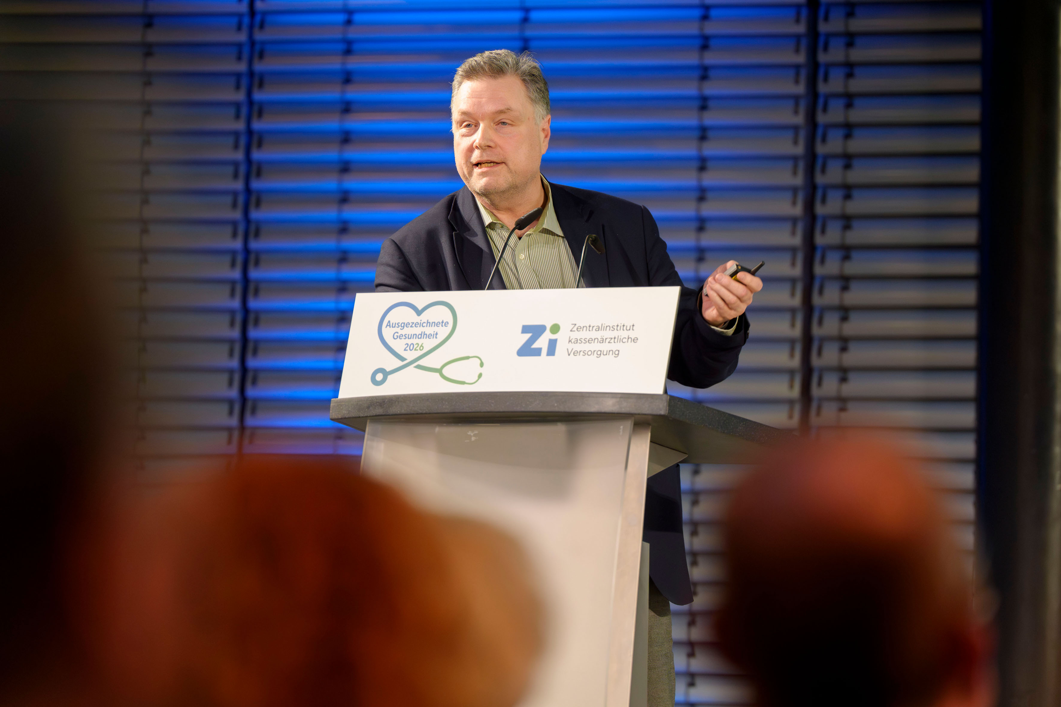 Dr. Bernhard Rochell während seines Vortrags.