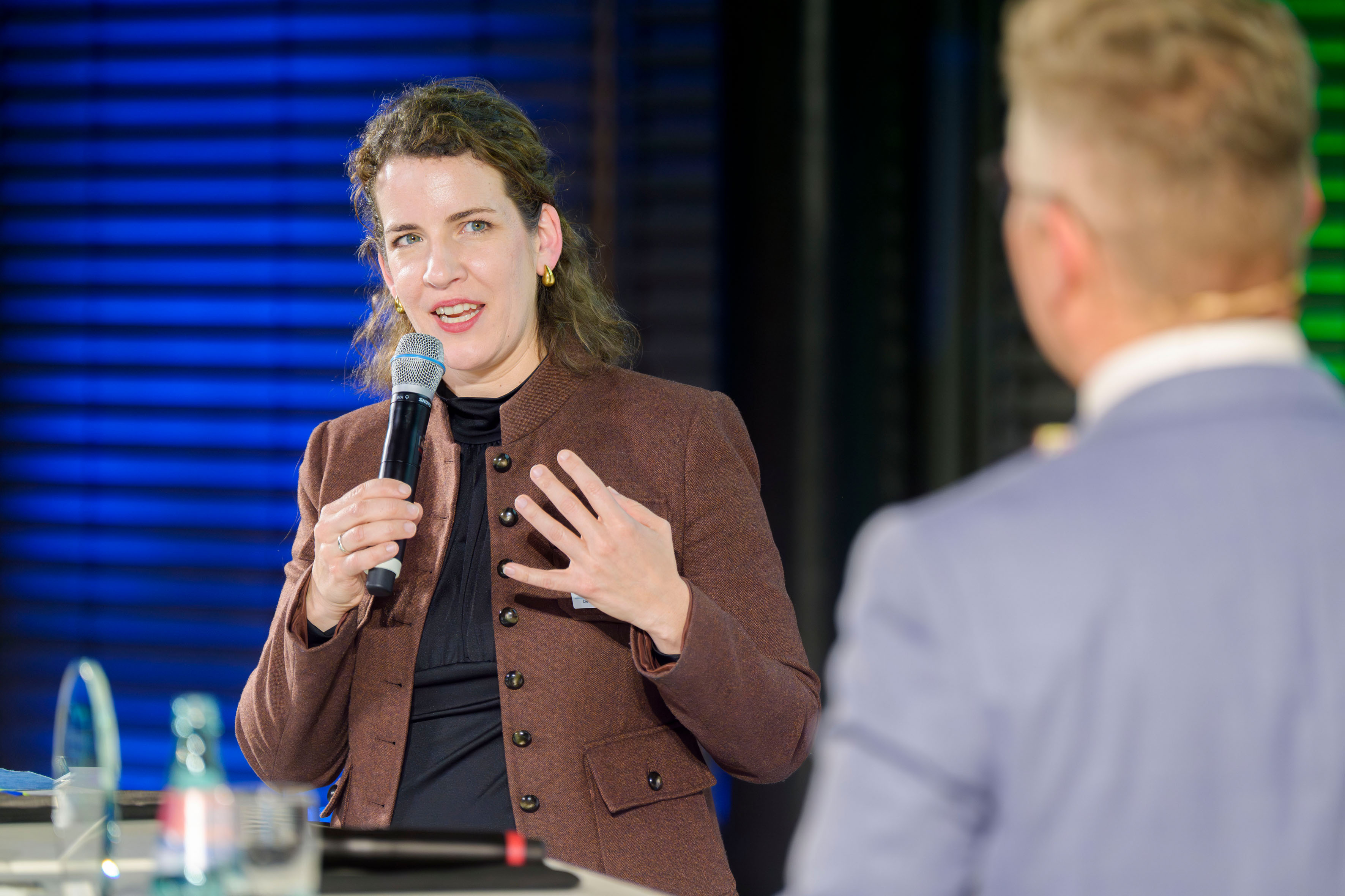 Dr. Lina Seitzl bei ihrem Wortbeitrag im Panel zu Session III.