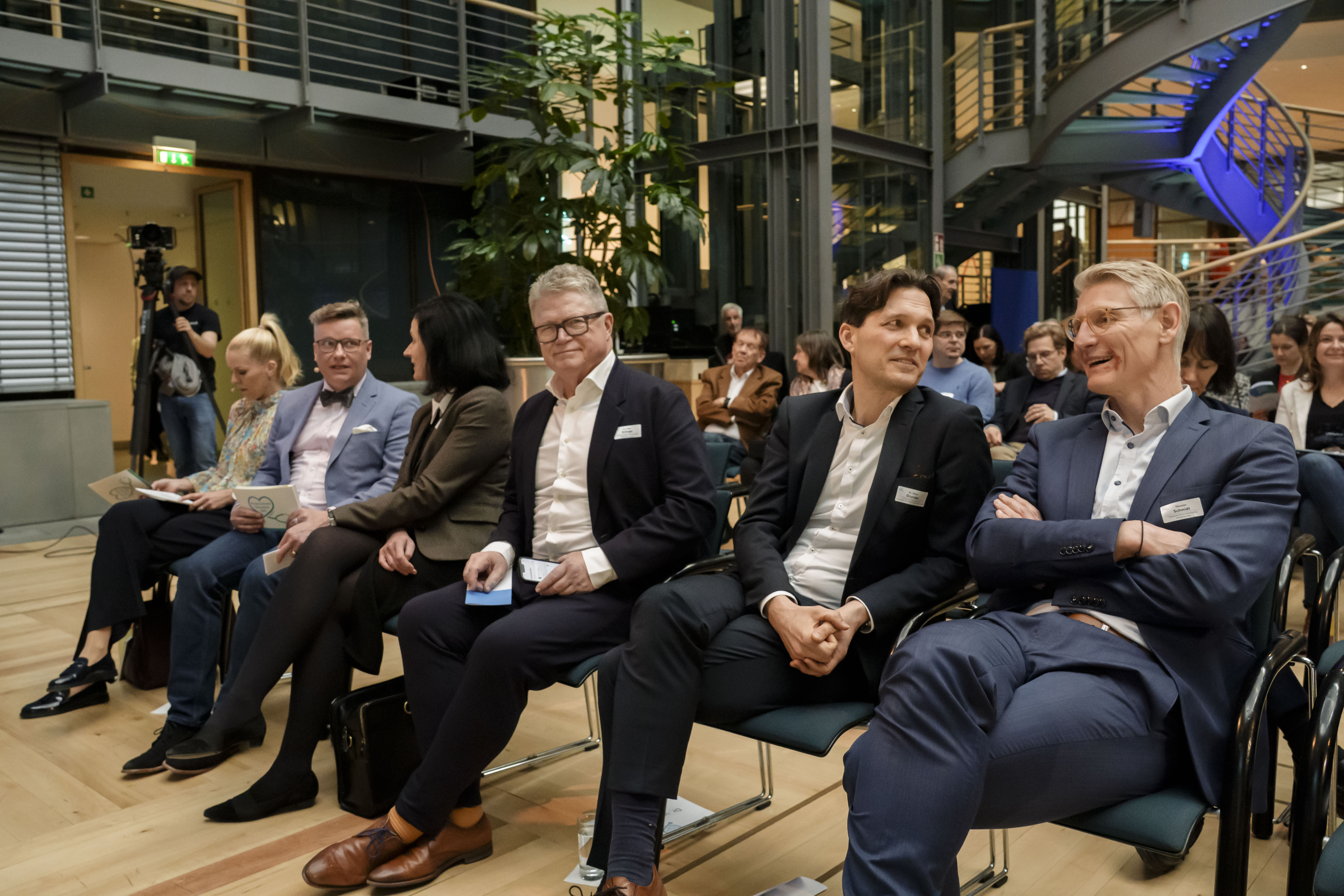 Teilnehmende im Publikum beim Event ‚Ausgezeichnete Gesundheit‘ 2025 im Allianz Forum Berlin