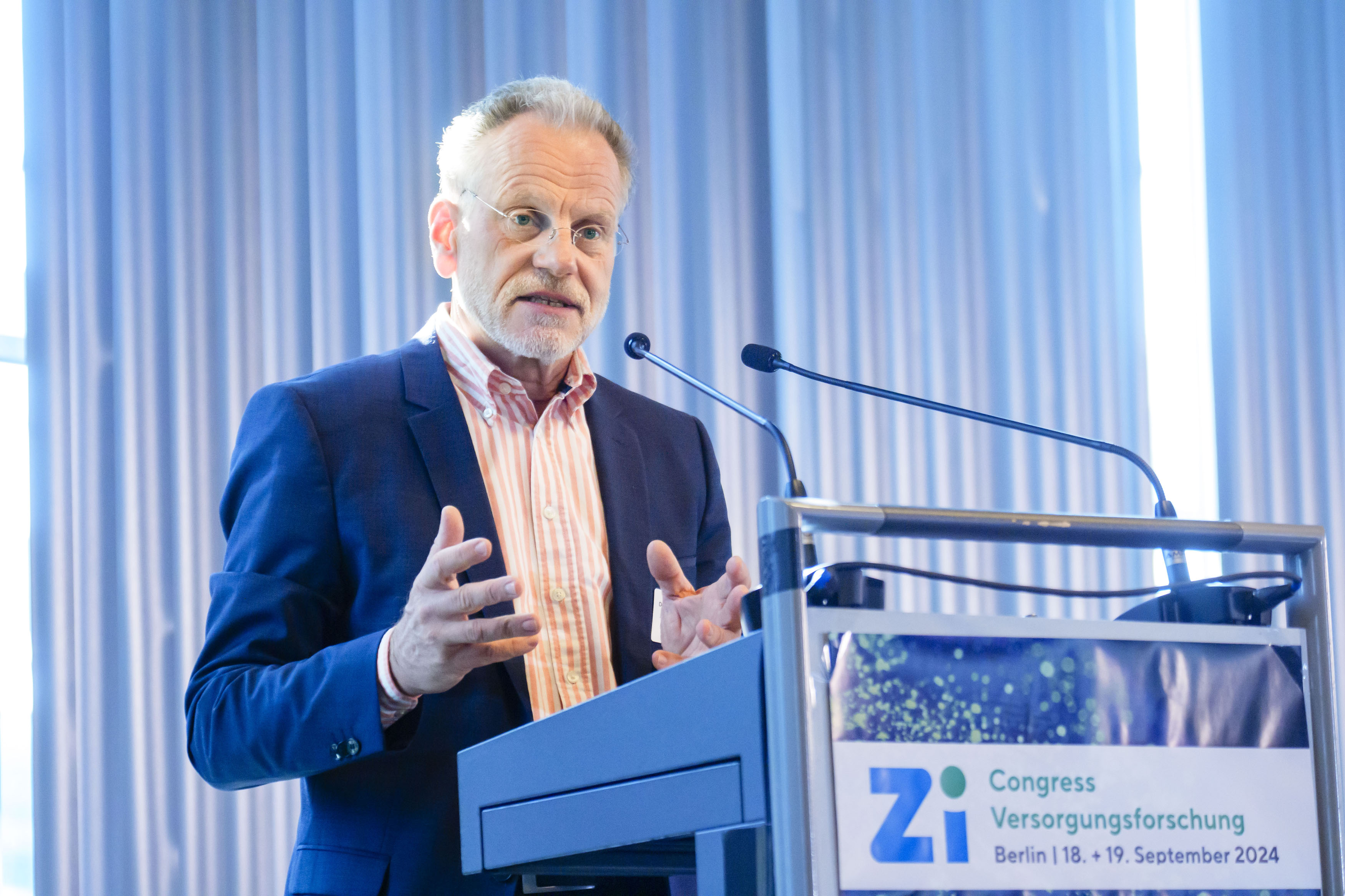 Zi-Vorstandsvorsitzender Dr. Dominik von Stillfried während seiner Begrüßung