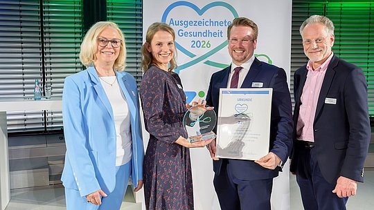 Preisträger Dr. Matthias Fröhlich mit Dr. Anna Kieslich und der Kuratoriumsvorsitzenden und dem Vorstandsvorsitzenden des Zi.