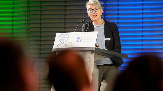 Dr. Doris Reinhardt während ihres Vortrags.