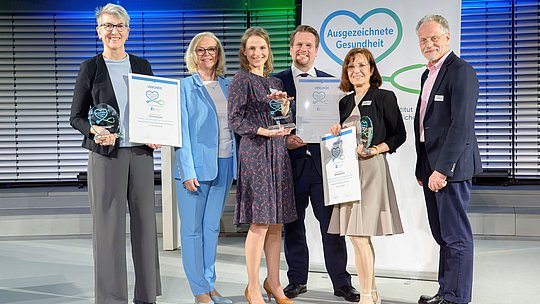 Alle drei Preisträger zusammen mit der Kuratoriumsvorsitzenden und des Vorstandsvorsitzenden des Zi.