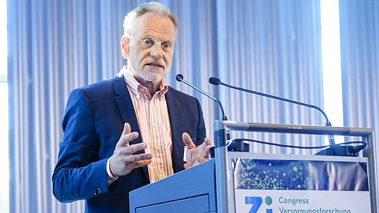 Zi-Vorstandsvorsitzender Dr. Dominik von Stillfried während seiner Begrüßung