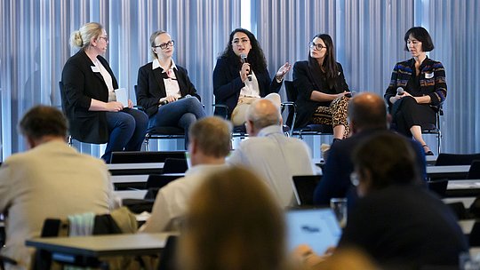 Komplett weiblich besetzte Podiumsdiskussion