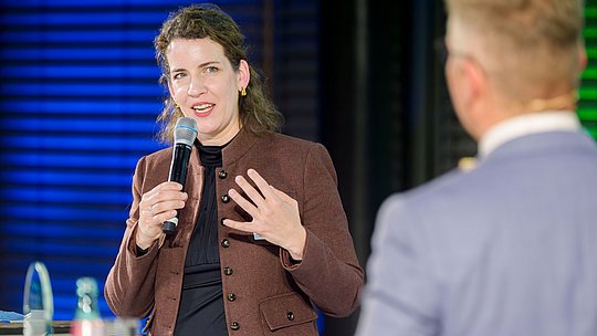 Dr. Lina Seitzl bei ihrem Wortbeitrag im Panel zu Session III.