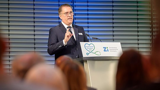 Tobias Sturm während seines Vortrags.